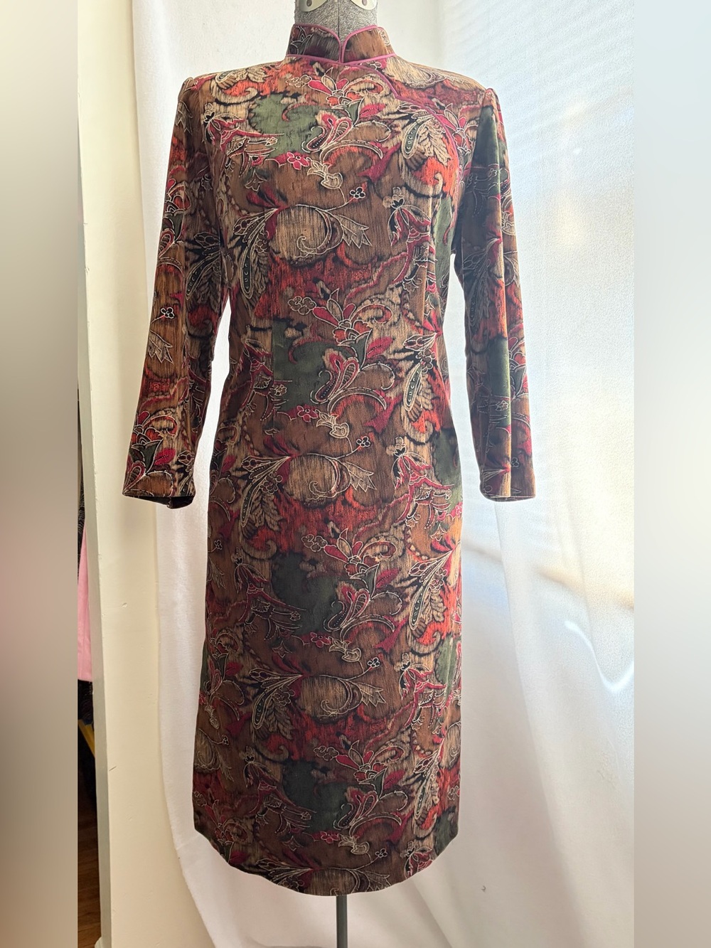 Vtg velvet tapestry print midi dress